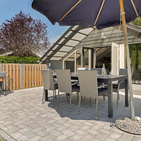 Holiday home Stunning In With Kitchen Rodby
